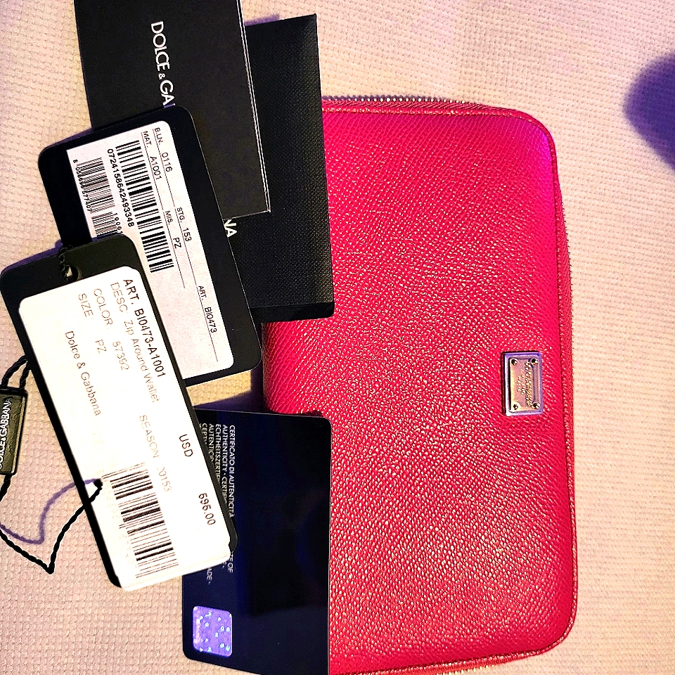 Authentic Dolce And Gabbana Hot Pink Wallet Brand New In The Box